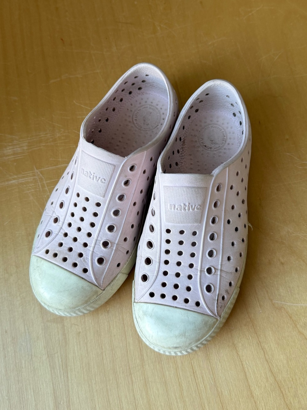 Native Kids Water Shoes in Ballet Pink